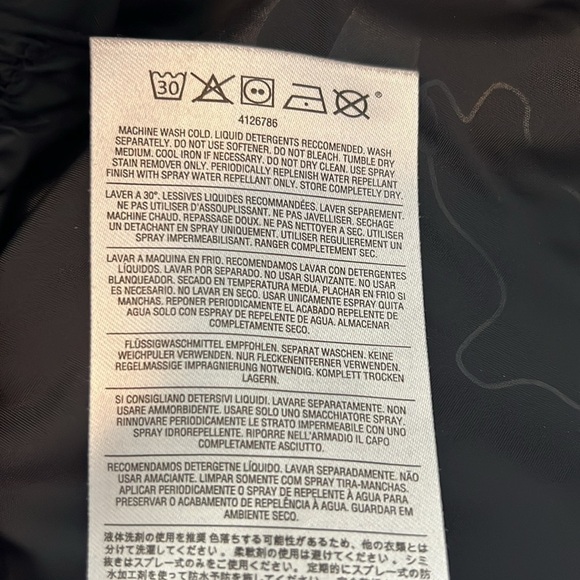 Volcom Bow Insulated GORE-TEX® Jacket Women's in Black & Purple Flora Size Small - Picture 8 of 9